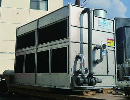 <b>闭式冷却塔</b> <b>闭式冷却塔</b>